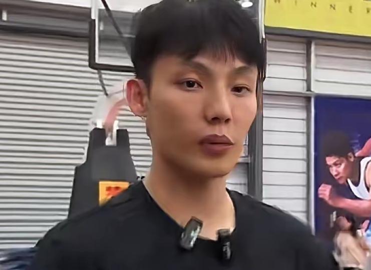 徐杰首次谈自己入不了国家队。徐杰不仅世预赛进不了大名单，现在连亚运会都进不去了