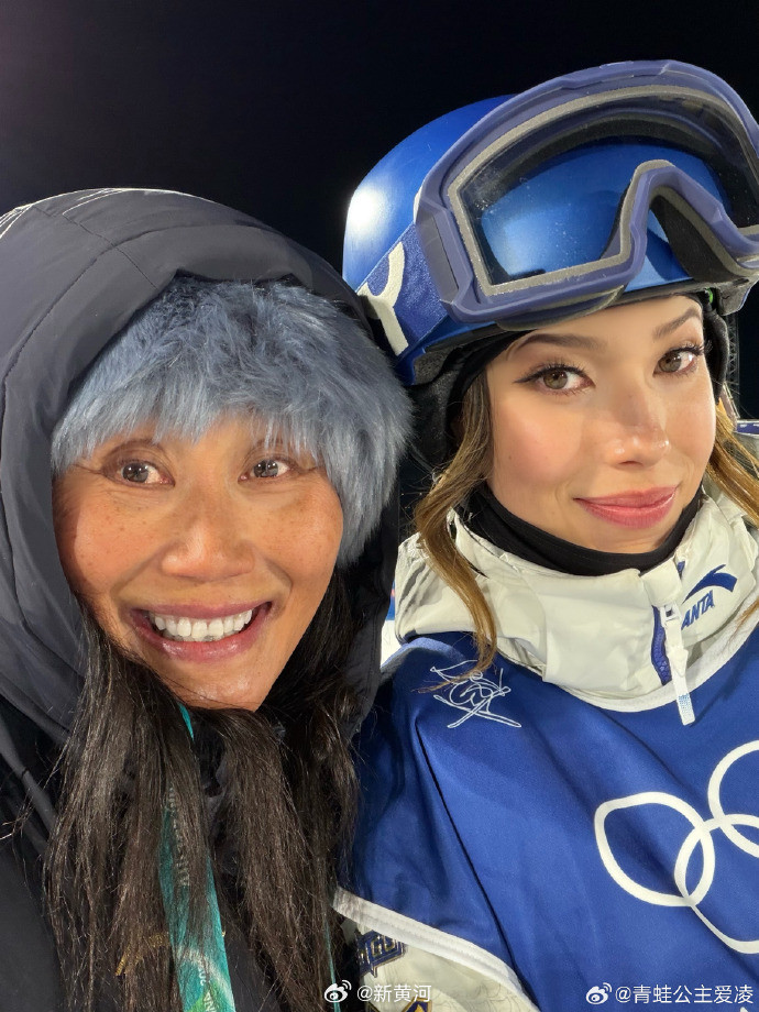 【#谷爱凌说感谢所有支持我的朋友们#】11日，滑雪运动员谷爱凌发文：感谢所有支