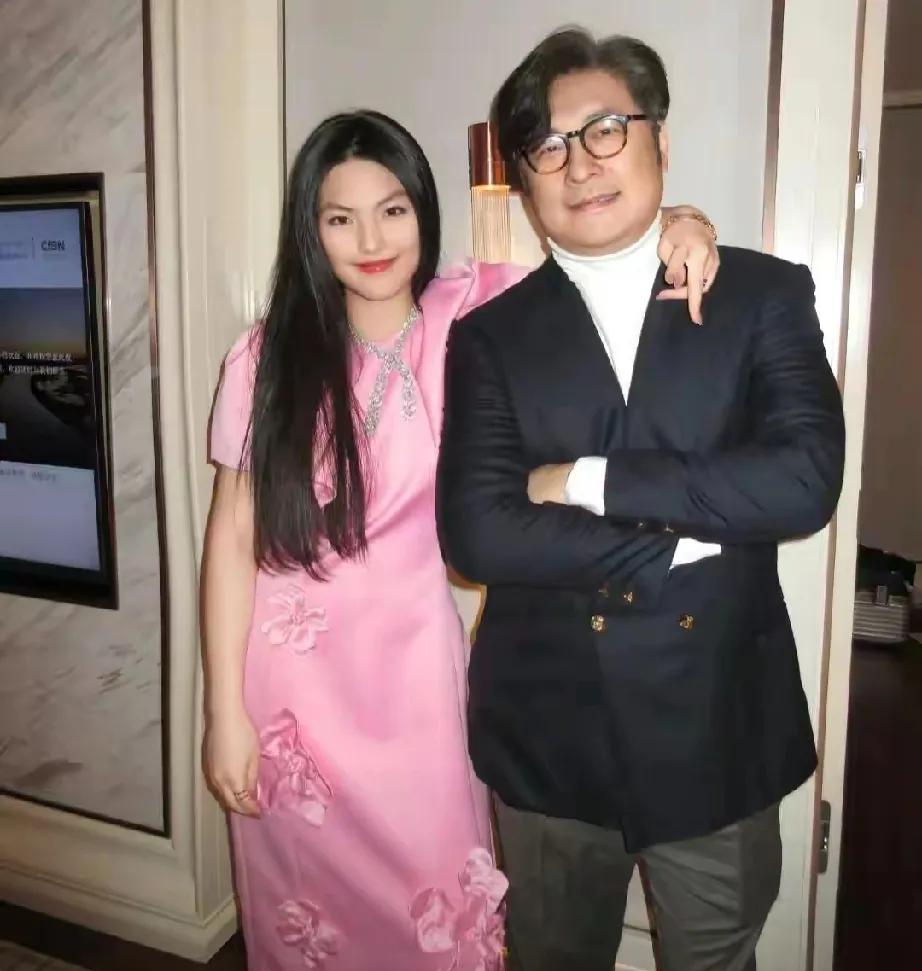 惊！王岳伦官宣离婚后竟“绯闻清零”，整个人安静得不像话！想当年婚内时，他可是有过