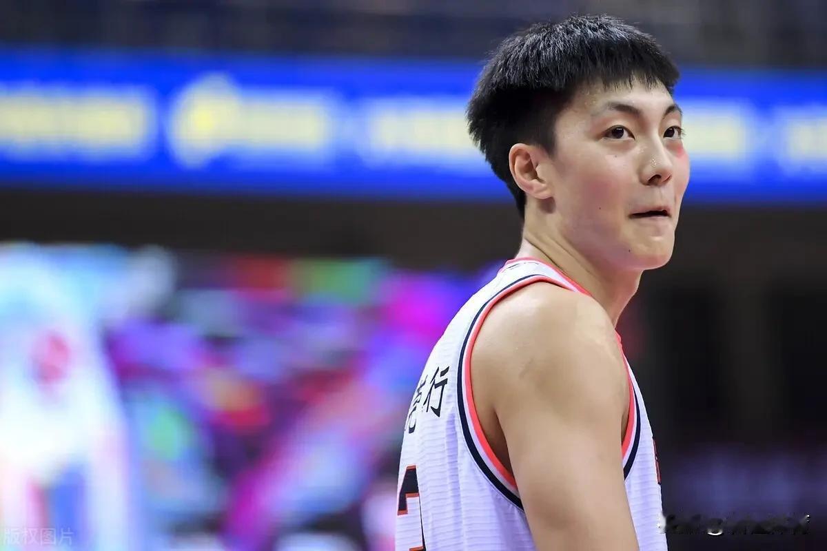 胡明轩末节复苏独得11分，广东队98-89艰难战胜天津队，少了徐杰的广东队，真不