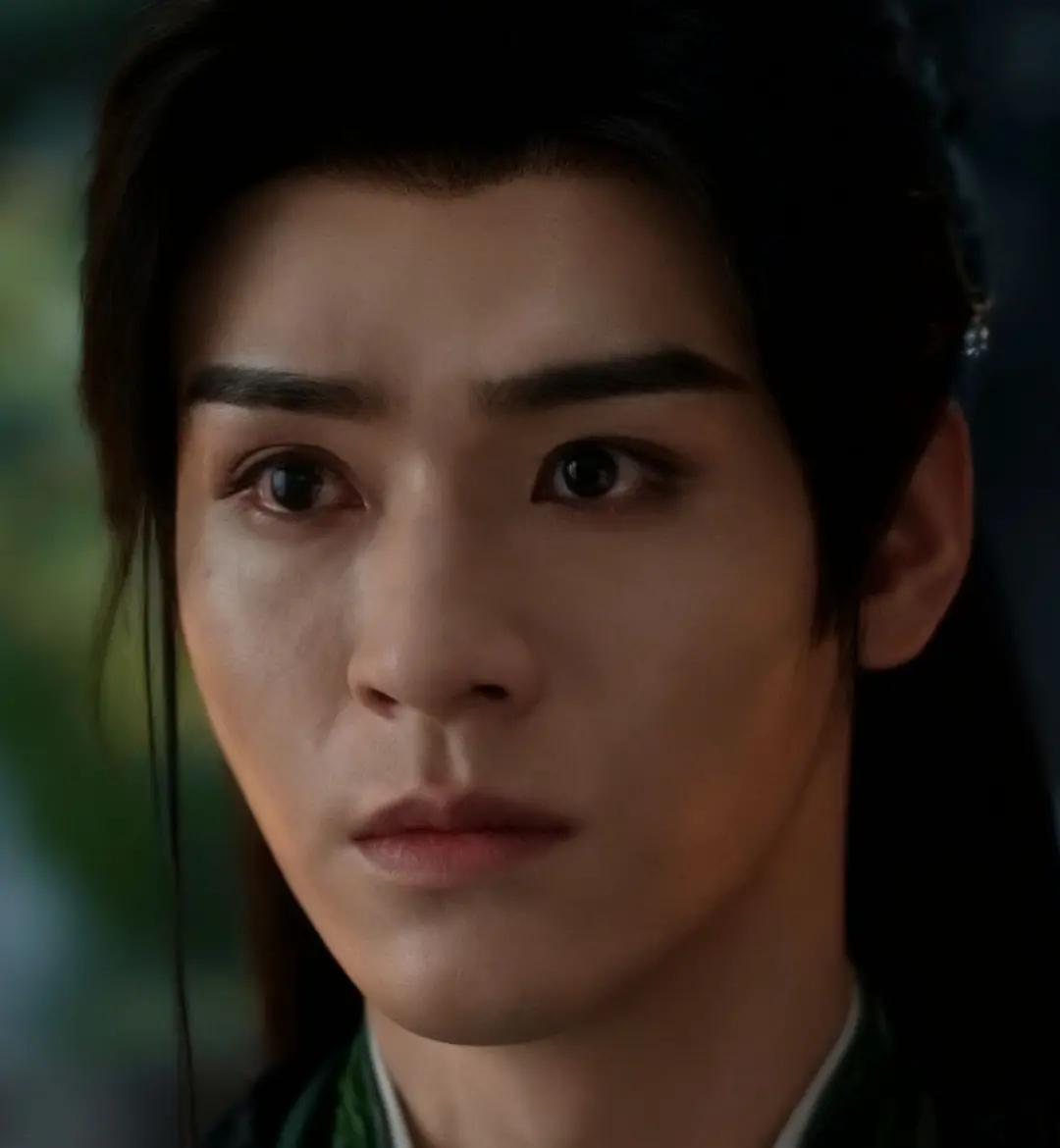 龚俊如今怎么两眼无神，以前多灵动啊！《暗河传》看了几集，虽然被吐槽画面太暗，