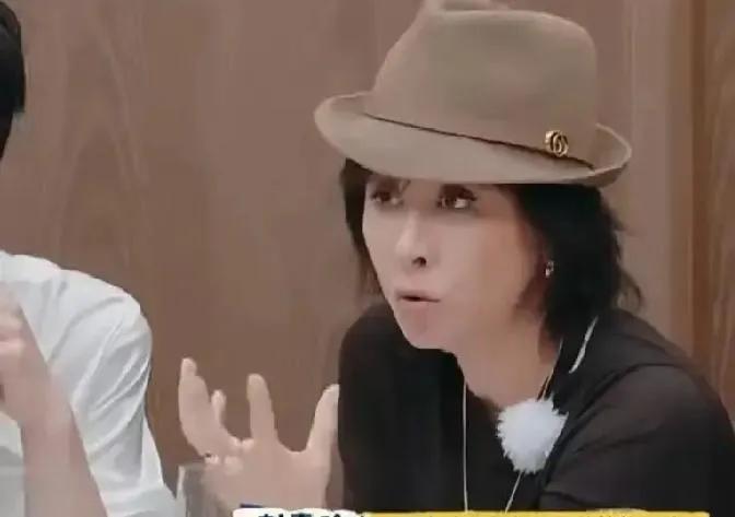 宁静后悔了。节目里，宁静说自己在美国生完孩子，没坐月子，第二天下地，第三天洗冷