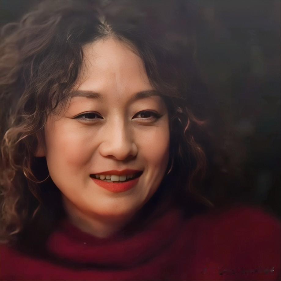 我最喜欢马伊琍了马伊琍做的最对的一件事不是离婚，而是她没有去做千篇一律的烤