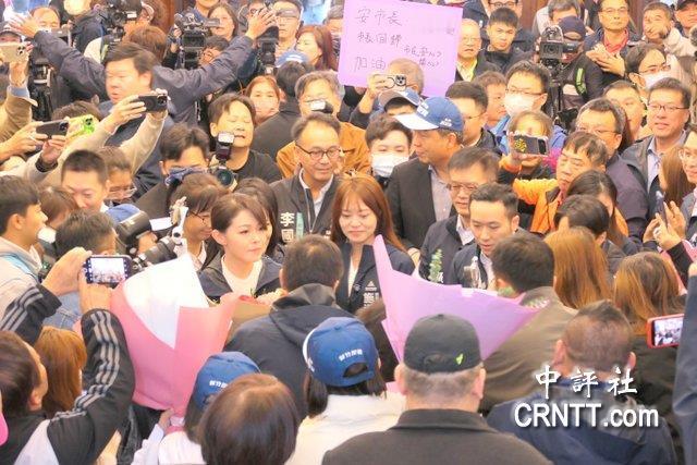 新竹市长高虹安历经510天停职风波，二审逆转获判贪污罪无罪后强势复职。这场司法与