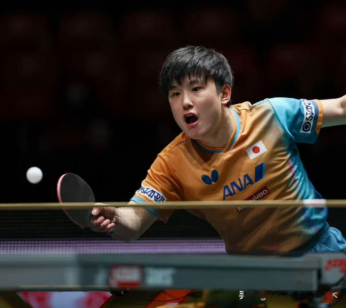 现在看邱党越来越顺眼了！坦白说以前看到他总觉得他长得有点奇怪，但又说不上哪里怪