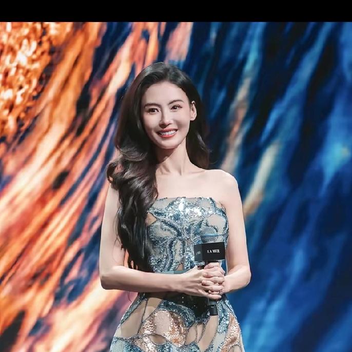 《一路繁花》播完，张柏芝估计好阵子接不了戏啦！不是演得差也不是没资源，全是大儿子