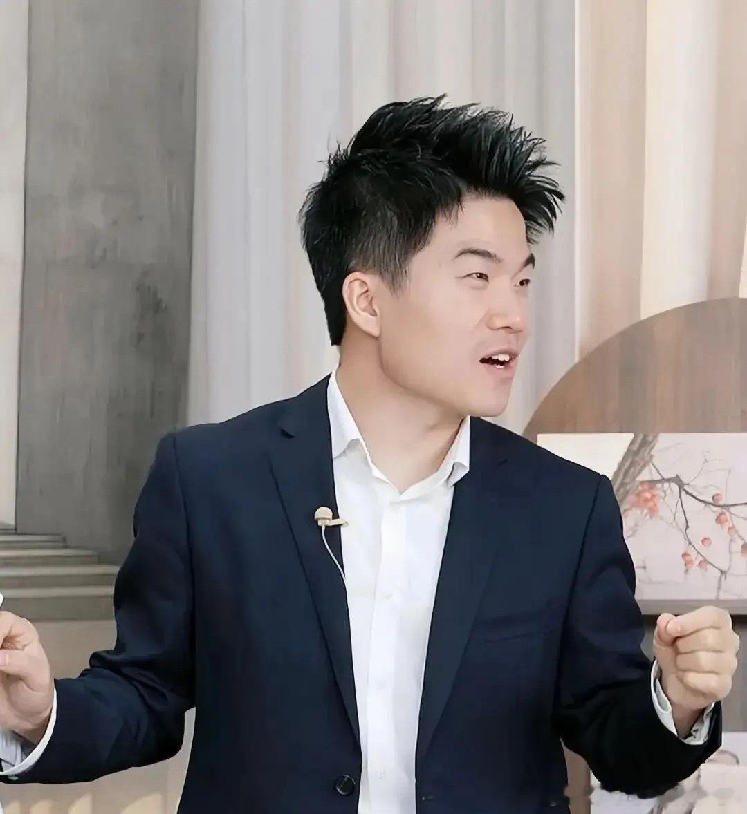 宇辉背后应该有高人指点吧，不是说他以前不聪明，而是“禾与春时”这家公司的架构设计