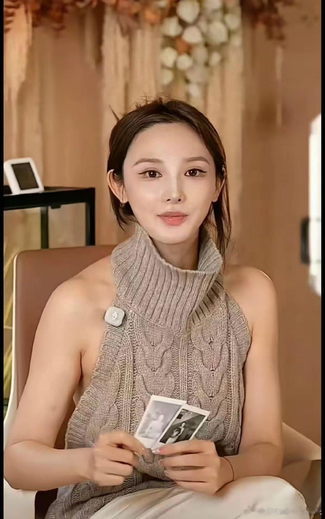 我表妹线下见过彭小苒，她说了一句大实话，彭小苒根本不是电视上的那样。表妹说，电视