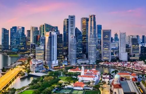 短短五年，香港和新加坡的经济差距被拉开了一大截。2019年香港GDP3660