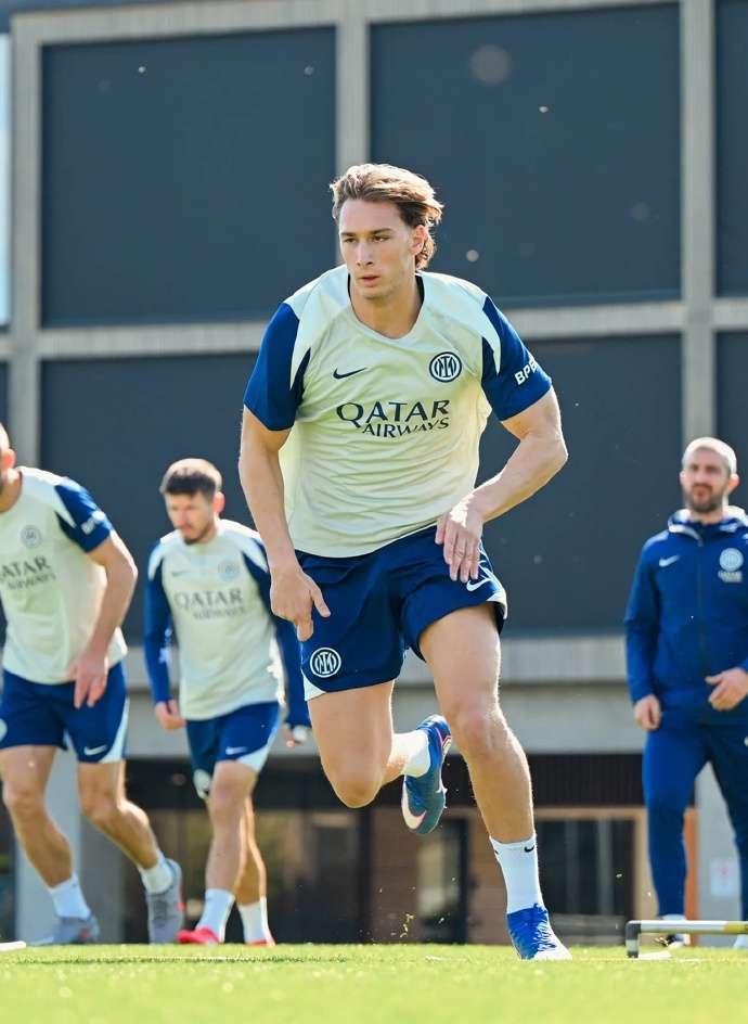 班门弄斧小议下国米的阵型战术。352对核心球员的要求，与现在豪门最爱的433和4