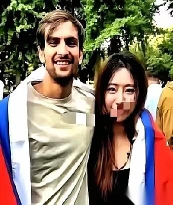 今天收到一条让人心里堵得慌的消息：一个211大学毕业的女硕士，把父母当老师一辈子