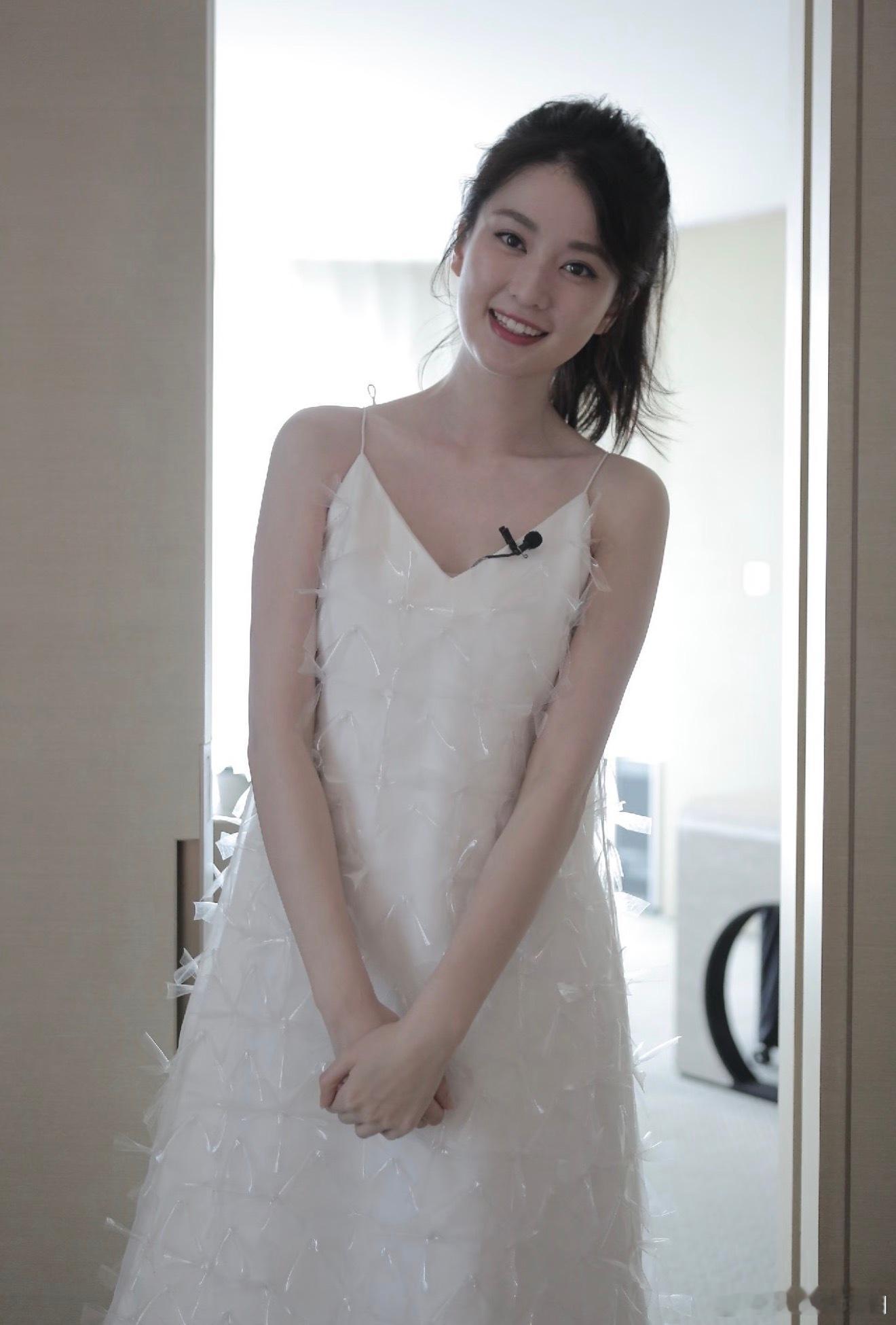 乔欣的生活我的梦淡圈后直接开启全球漫游模式，逛遍各地市集、打卡绝美风景，买买买不