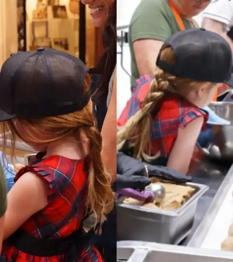 莉莉贝特跟着她妈梅根去社区发物资，一条三十五刀的小白裙晃来晃去，照片一上网就被眼