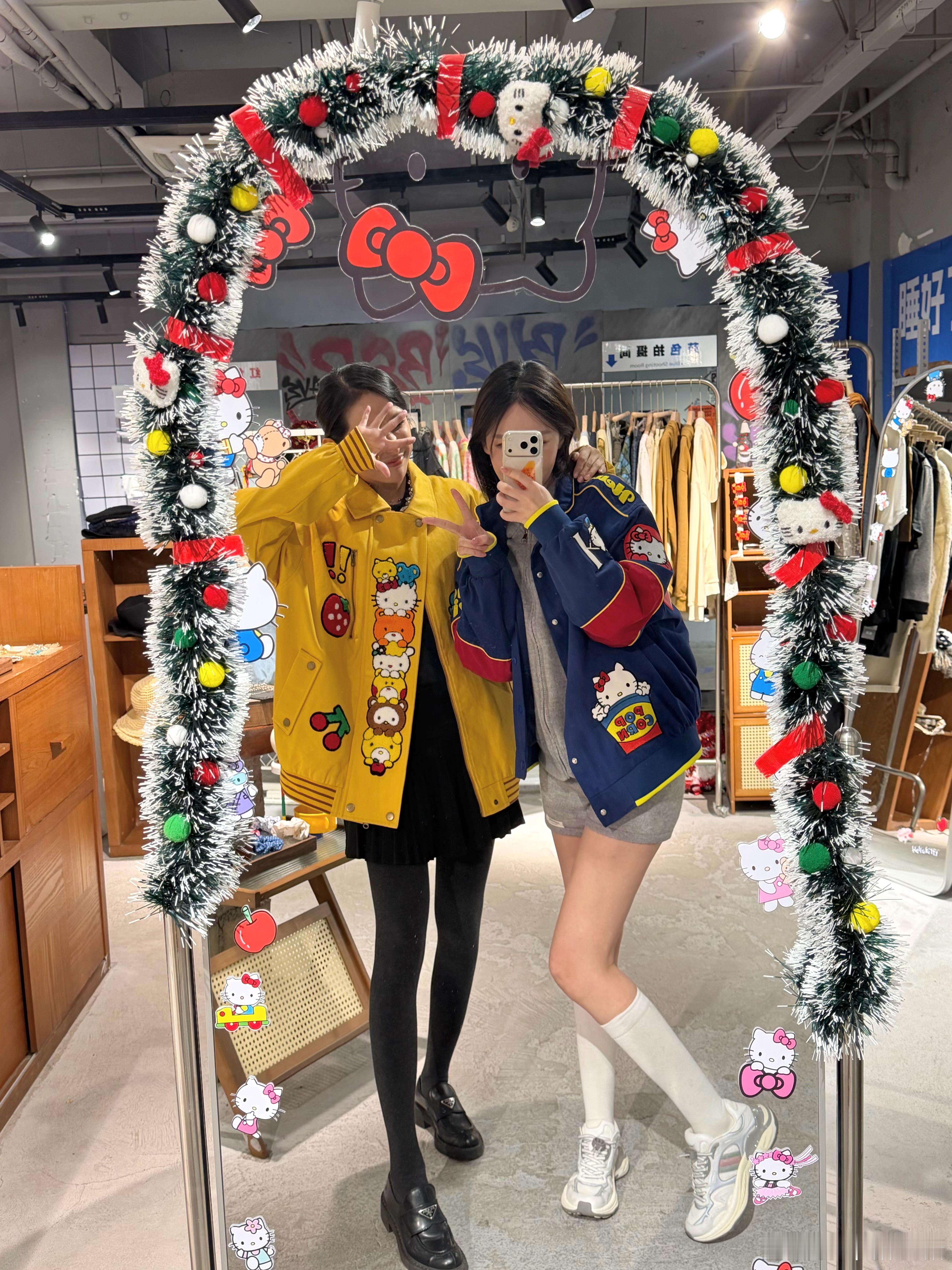 今天买了灰常可爱的hellokitty姐妹装还拍了古早大头贴！