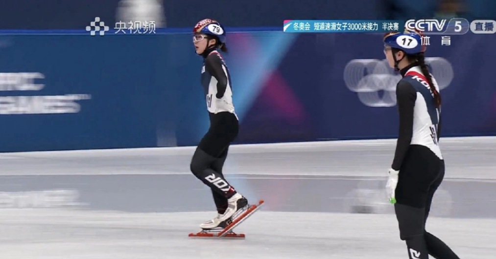 中国队是输了，但那个19岁丫头的操作，你必须看清楚。还剩6圈，咱们排第三。机