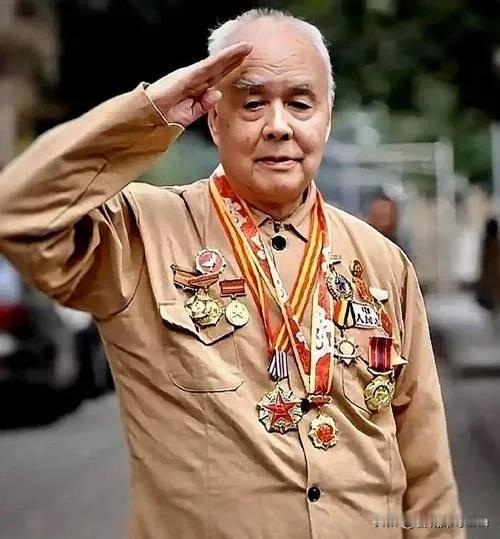 上甘岭一战，16岁的小战士唐章洪忽然尿急，竟然在迫击炮上撒了一泡尿。没想到，就是