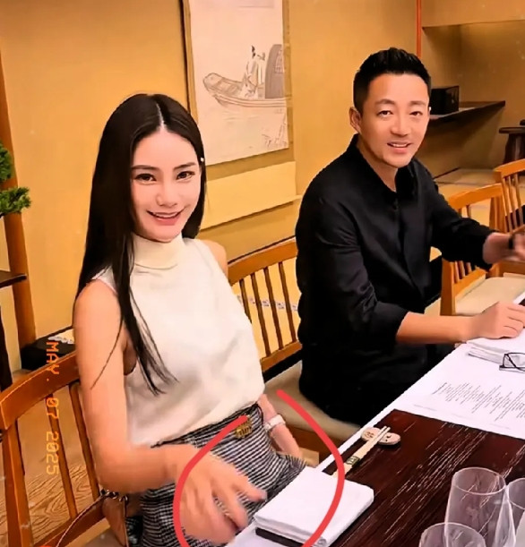活久见！汪家隐藏BOSS汪大爷突然现身江湖！以前兰姐直播间火力全开、汪汪线上疯狂