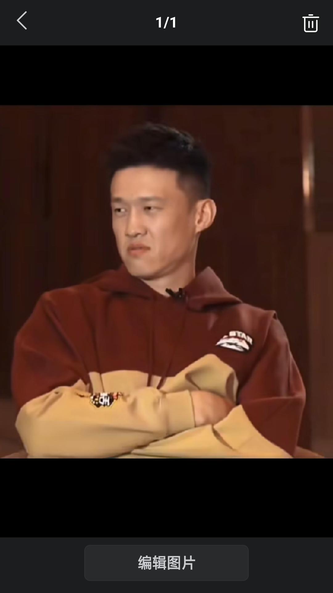 【老将周鹏接受采访时直言，赵睿是他最喜欢的球员。】周鹏说:现在这波CBA球员中