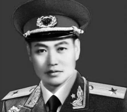 由工人组成的红军师，师长是开国少将，政治部主任后来被授予上将军衔，你知道吗？1