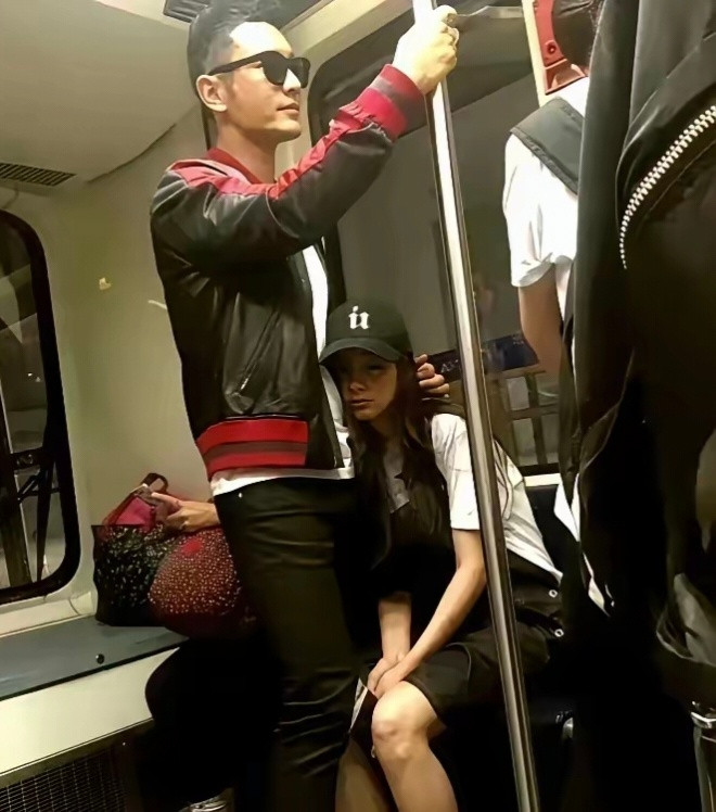 虽然分开了但是也真的爱过吧