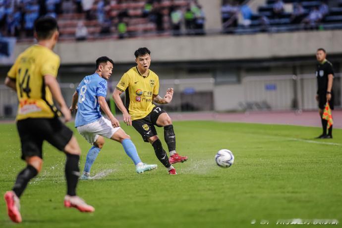 来自湖北武汉的晏紫豪，1995年1月18日出生，身高178cm，司职左后卫。职业