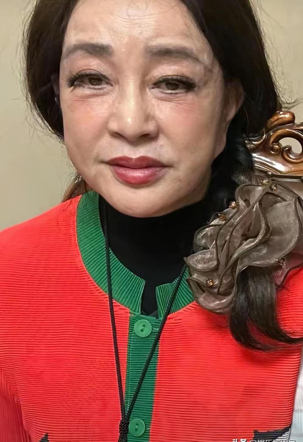 离开了直播间美颜滤镜后的刘晓庆，镜头下最真实的样子！不论一个女人怎么不服老，不