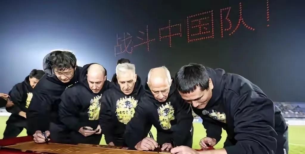 战斗中国队！邵佳一在青岛西海岸完美谢场，青岛西海岸最后一战用胜利为邵佳一教练送行