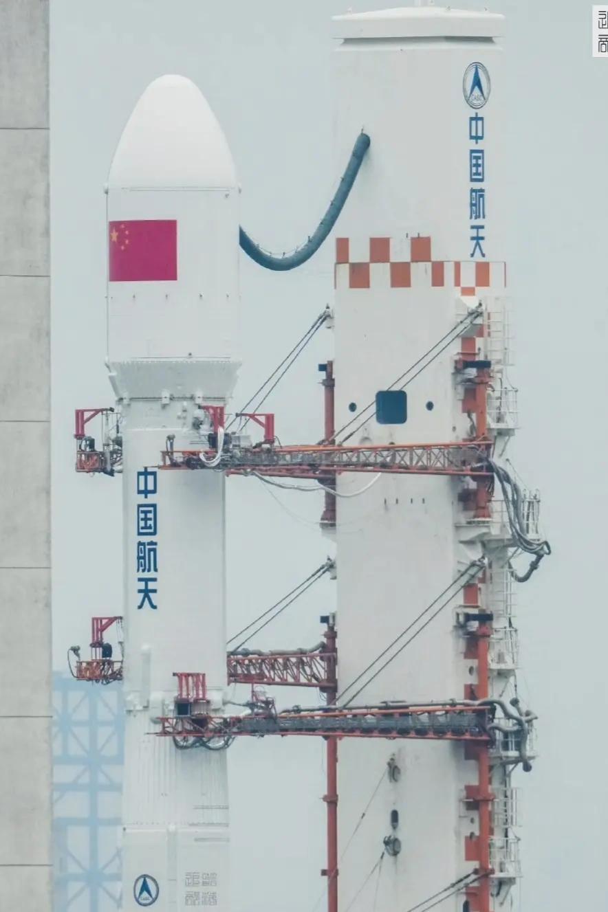 今天中午海南文昌又刷了一发大火箭！11月3日11时47分“长征”七号甲运载火箭