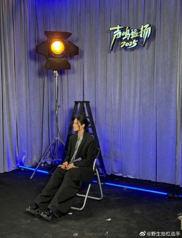 入坑迪丽热巴太容易了咱就是说，入坑迪丽热巴真的太容易啦！就她那颜值，往那一站，直