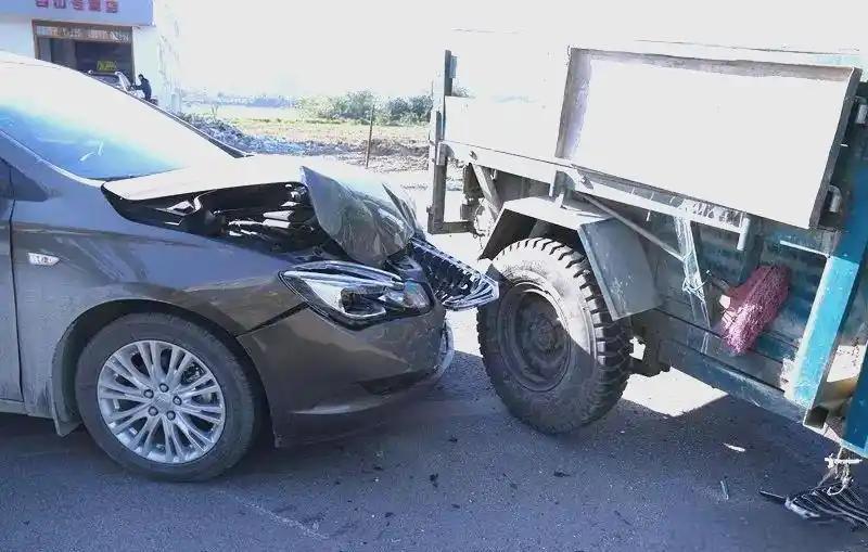 一个交通事故引发的感动！4月12日，3名年轻女子租车前往西藏旅游，忽然不慎与一