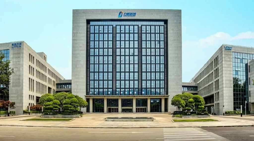 380亿重庆新贵, 收编吉利3000人军团