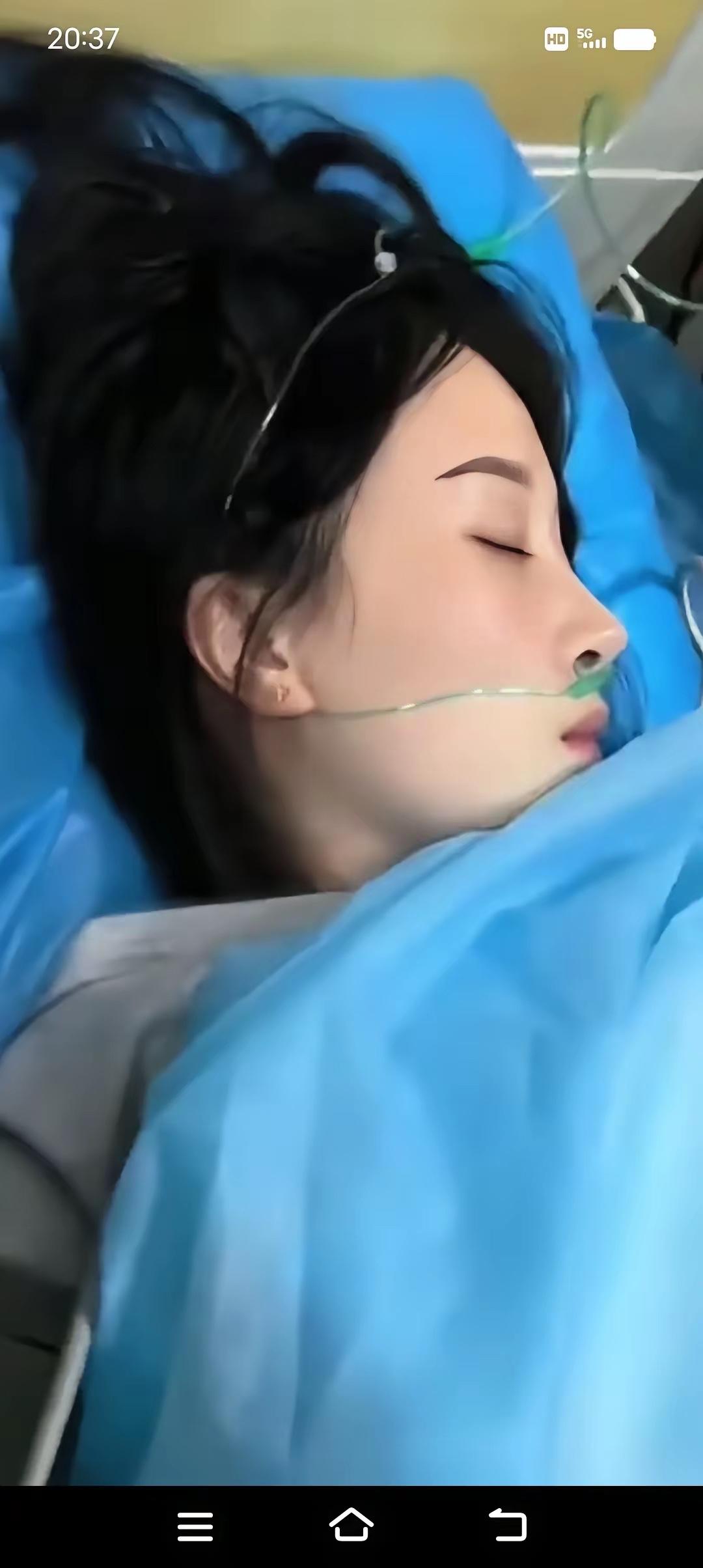 后悔终生，父母逼女儿嫁给大15岁的男子结婚，说人家，有车，有房，有钱，还是个包工