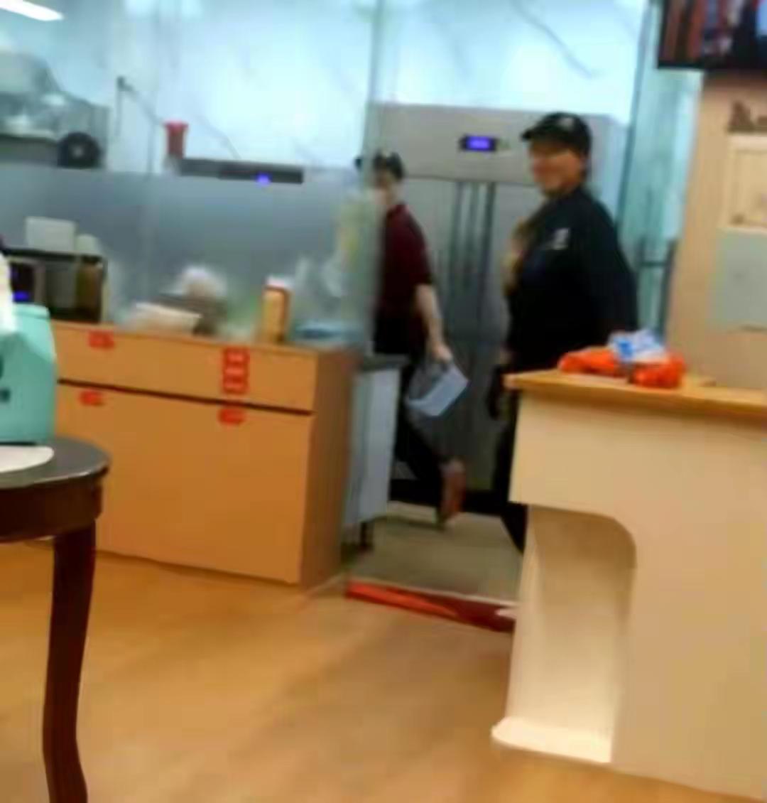 为何在国内赚钱香港花，不是应该在香港赚钱国内花才合理吗[