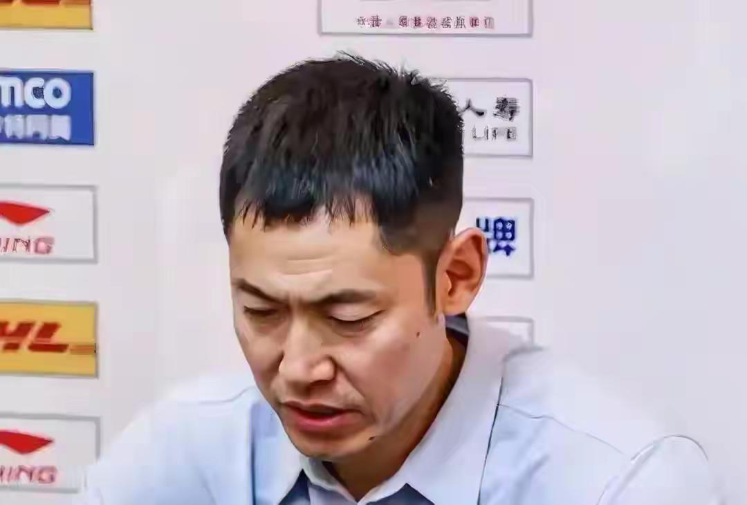 张庆鹏下课已经成为迟早的事了。最体面，也就是下赛季换帅。避免下课的仪式感。管理层