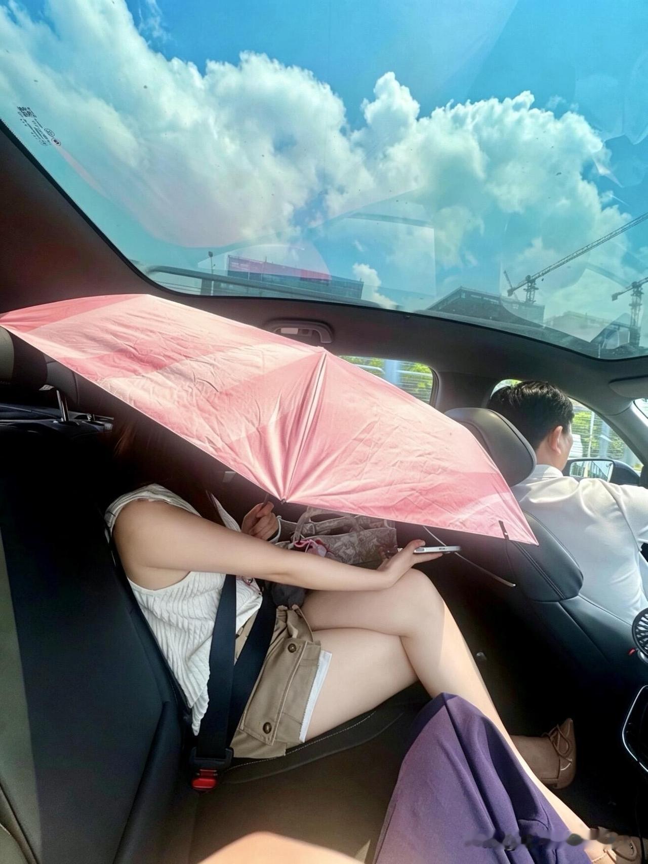 这种“全景天窗”的车到底都是谁在买啊？我真的越开越搞不懂，现在的车为什么几