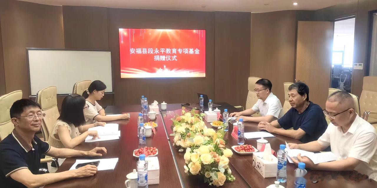 段永平再次捐出1万股茅台股票，市值约1500万元。这次的捐赠对象江西安福县，1万