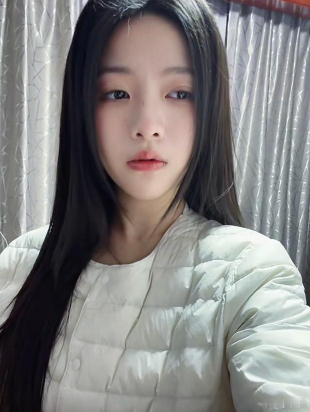 檀健次刘一诺北电大二女演员刘一诺（2024年入学，20岁，2006年出生）被传