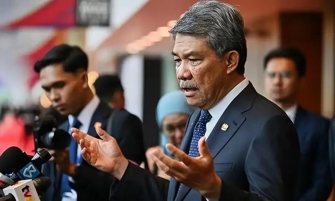 就在刚刚中国外交部突然宣布了，愿率先签署《东南亚无核武器区条约》议定书。