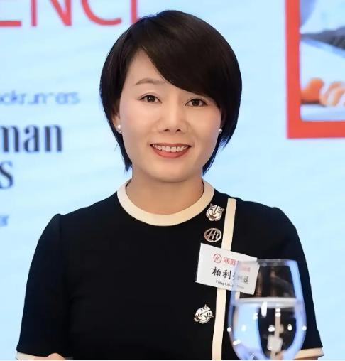 四川一女子为给哥哥还债，不惜陪伴老板24年，没想到老板后来大手一挥，女子身价直接