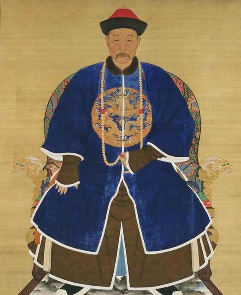 康熙四十二年五月，宗人府的高墙里，六十七岁的索额图咽了气。看管的宗人府官员上报的