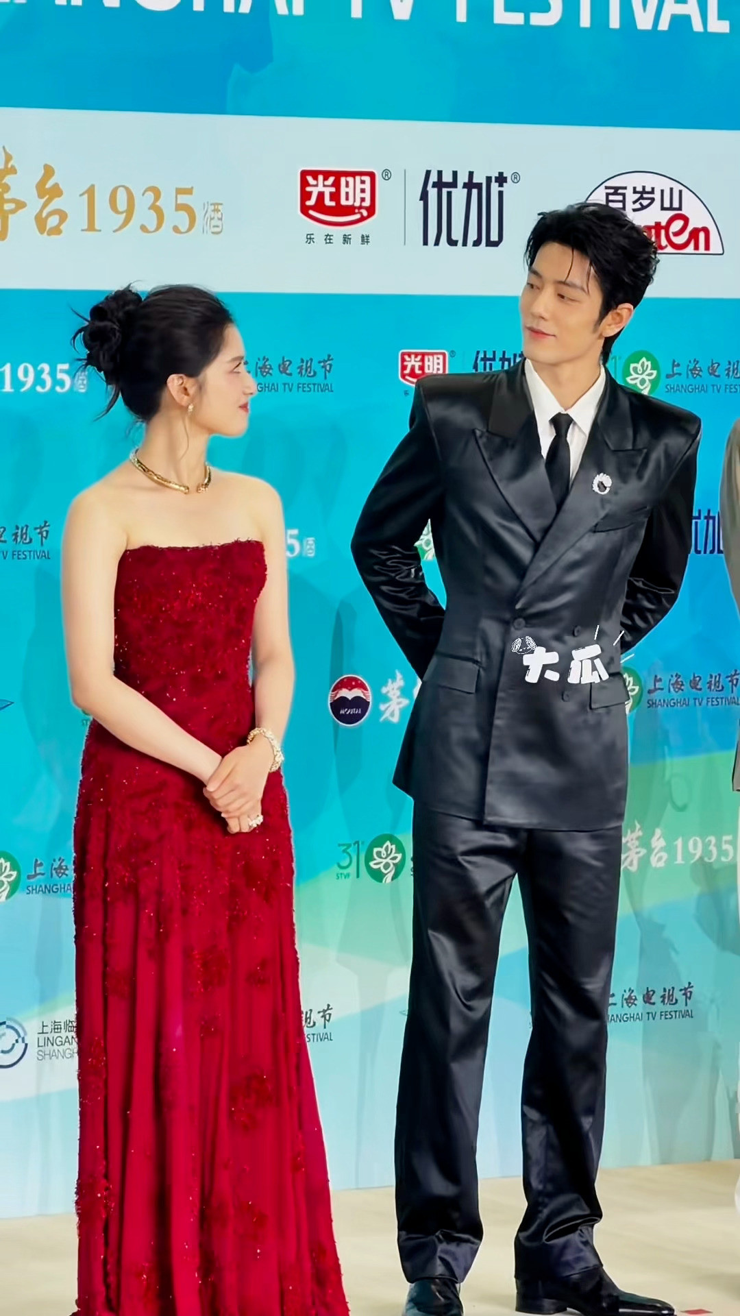 肖战张婧仪这个对视笑。。啊啊啊我们奴奴荼荼太权威了。。。