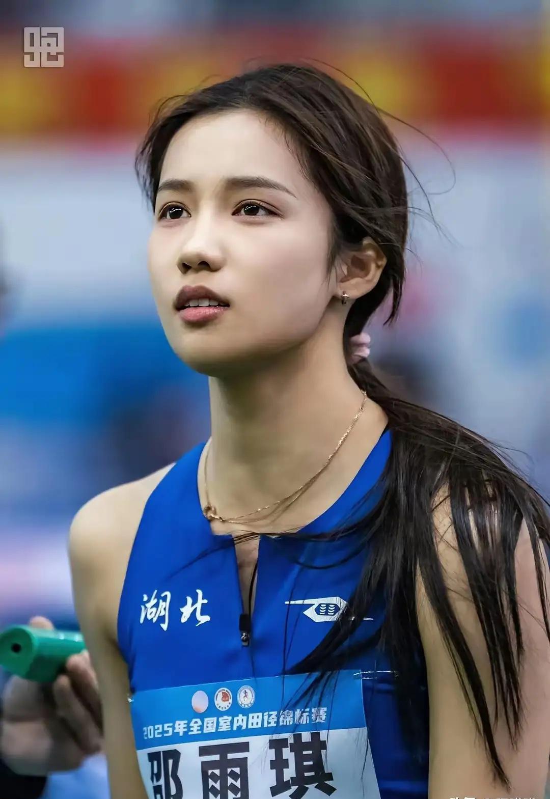 这应该是我在中国体育界看到的颜值最高的运动员。颜值爆表，魔鬼身材，大长腿。其颜值