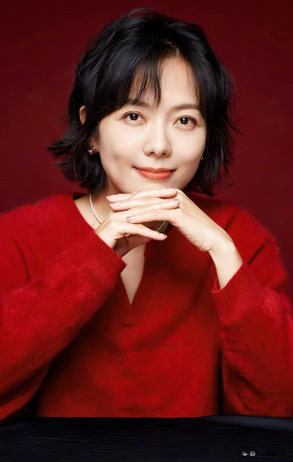 杨乐乐说，我第一次发现我头上没有那头发，我心里好难接受。我们家有各种假发片，然后