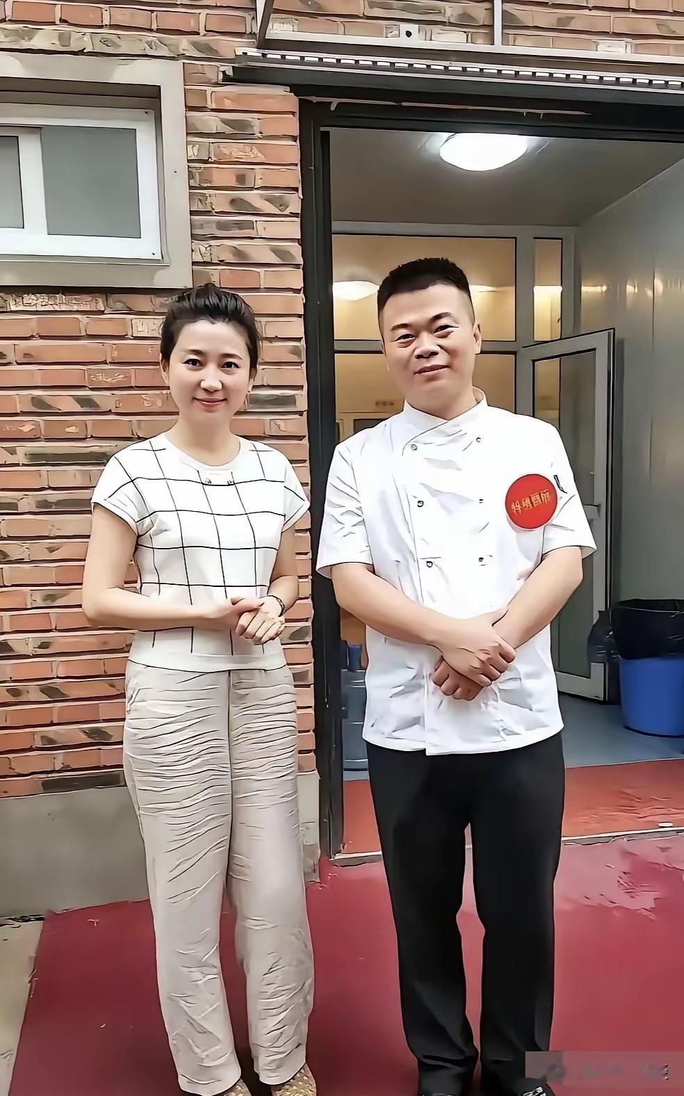 如果不提示，大家认得左边这位美女吗？说实话，单看外貌，放在人群里看着和普通人大同