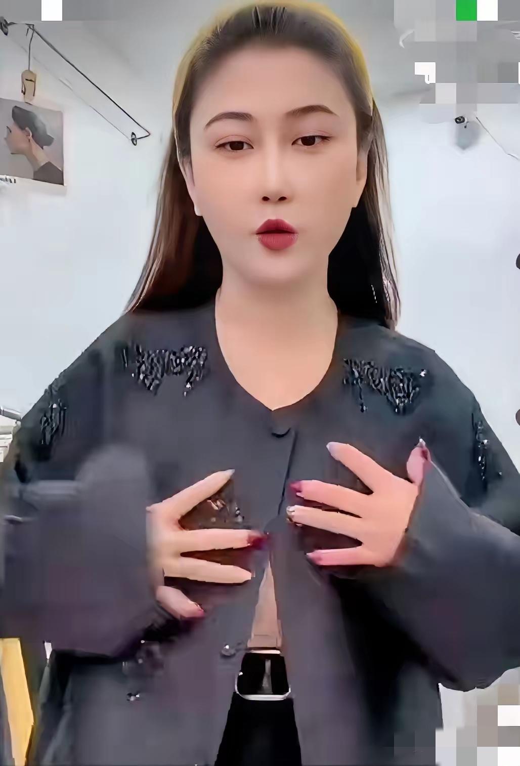 39岁炸姐倒在直播间的悲剧，真的给所有人狠狠敲了一记警钟。上一秒还在认真试