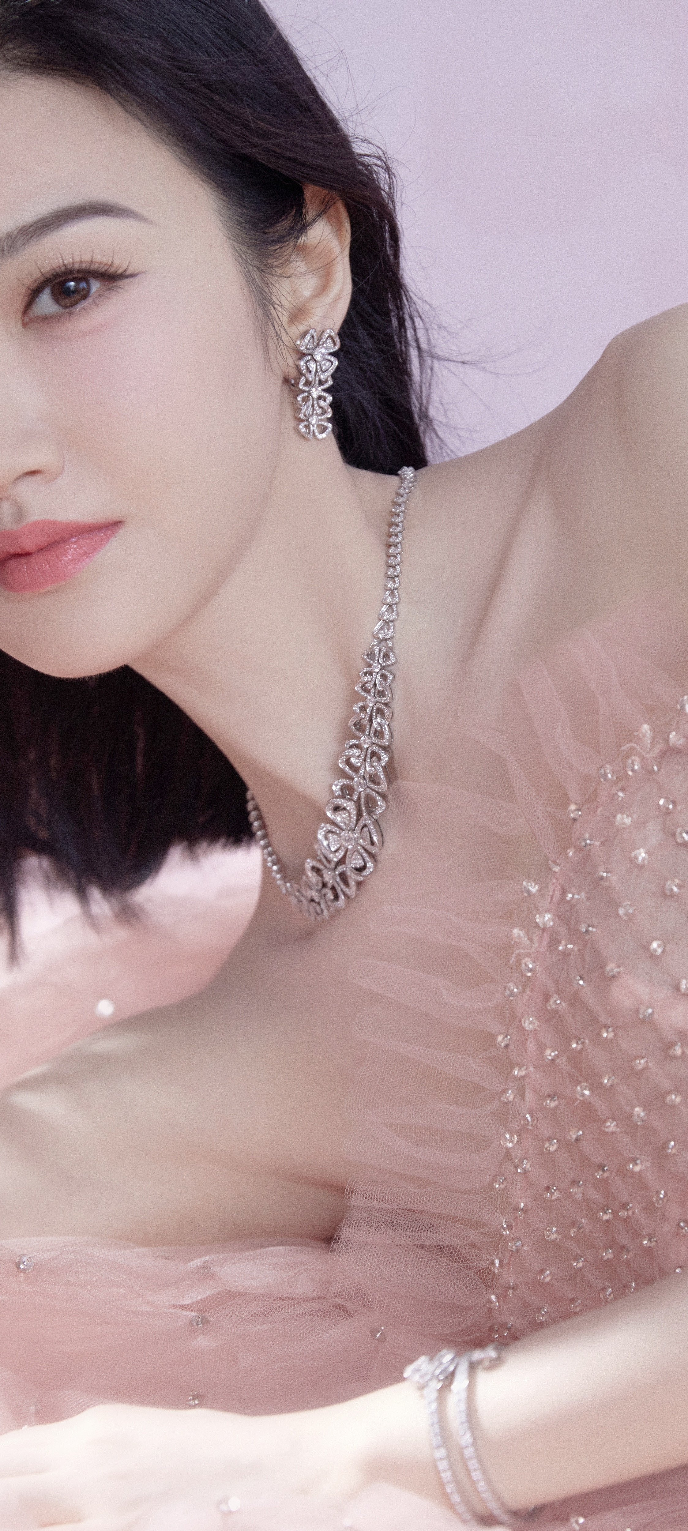 景甜时尚穿搭手机全屏壁纸，轻纱曼舞，贵气如花。景甜