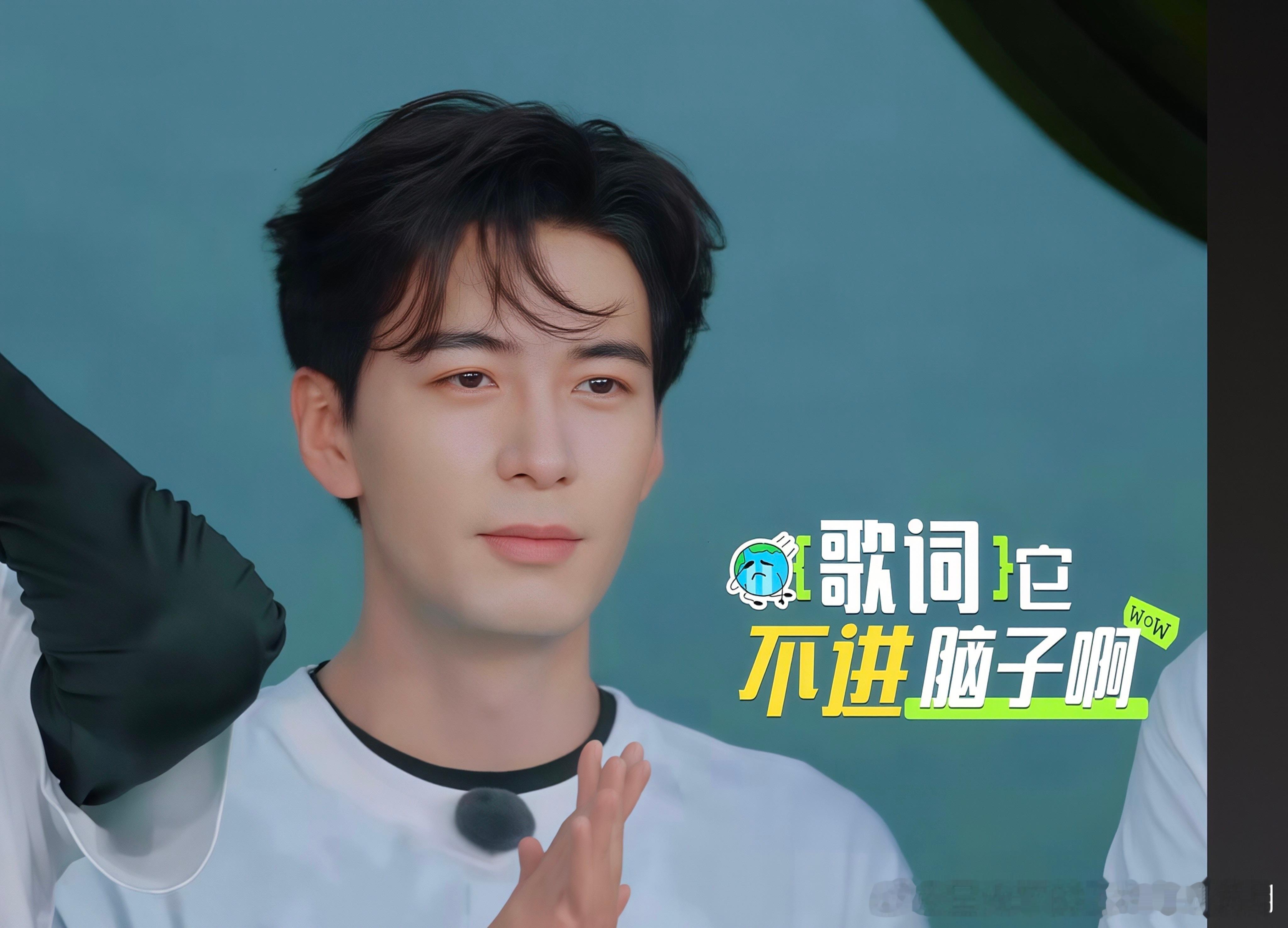 刘宇宁龚俊陈星旭林一跳扫腿舞唱童话笑鼠我了，穿这个紧身裤子跳扫腿舞它真的很搞笑很
