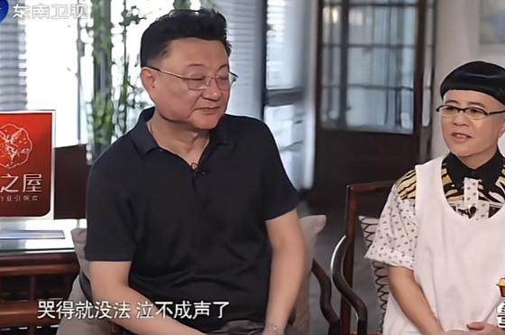 主持人王宁说：“做新闻主持人最难的就是保持情感的克制，无论出现多大的风浪你都需要