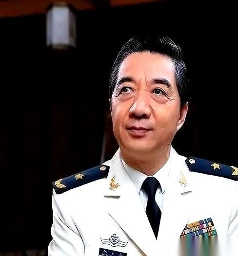 “二十年追不上”背后的默默逆袭：从辱骂到福建舰的崛起之路