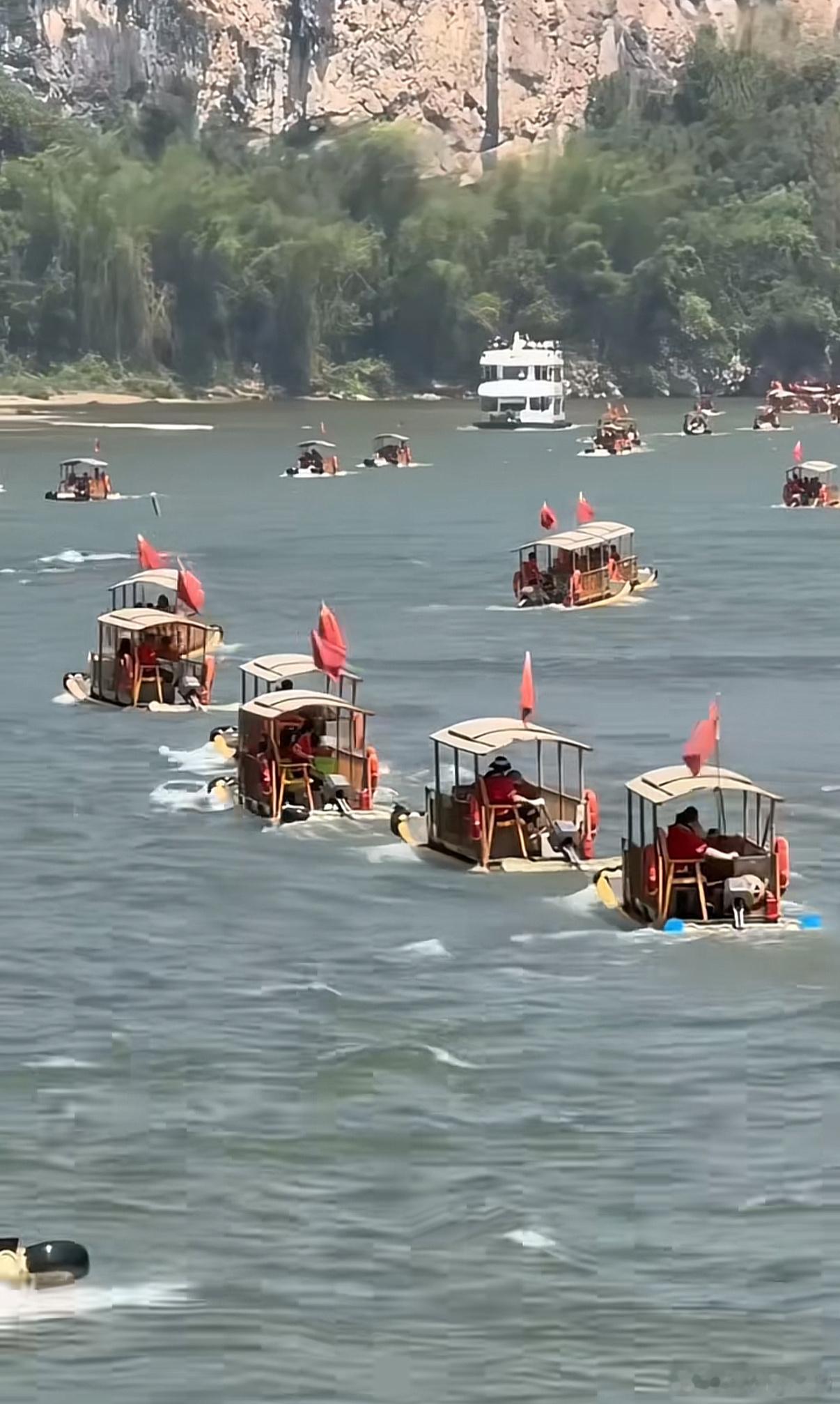五一的桂林快忙成马六甲了看这密密麻麻浩浩荡荡有没有很像《三国演义》东吴水军出击时